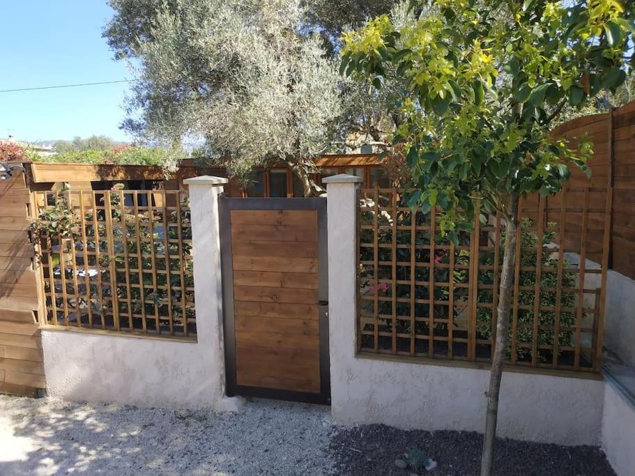 Studio Jacuzzi Prive A 8 Min A Pied De La Plage Apartment Ла Сиота Екстериор снимка
