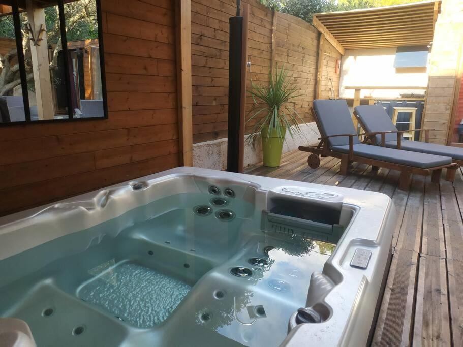 Studio Jacuzzi Prive A 8 Min A Pied De La Plage Apartment Ла Сиота Екстериор снимка