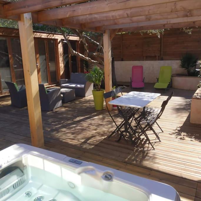 Studio Jacuzzi Prive A 8 Min A Pied De La Plage Apartment Ла Сиота Екстериор снимка
