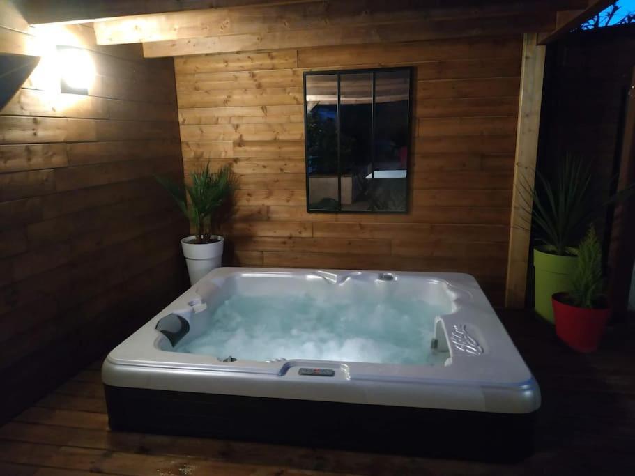 Studio Jacuzzi Prive A 8 Min A Pied De La Plage Apartment Ла Сиота Екстериор снимка