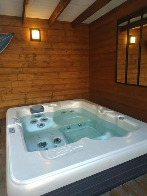 Studio Jacuzzi Prive A 8 Min A Pied De La Plage Apartment Ла Сиота Екстериор снимка