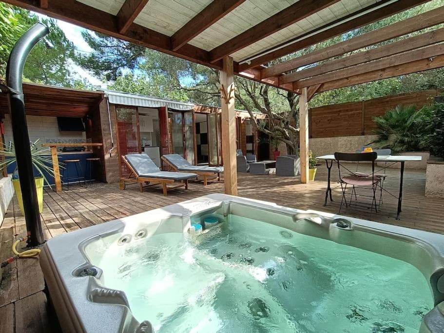 Studio Jacuzzi Prive A 8 Min A Pied De La Plage Apartment Ла Сиота Екстериор снимка