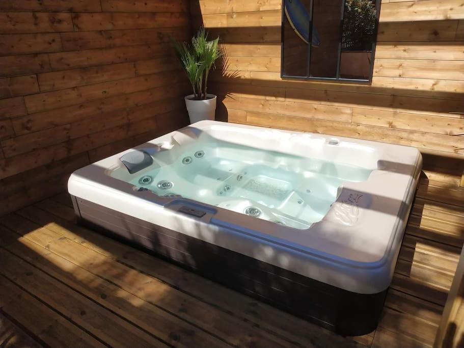 Studio Jacuzzi Prive A 8 Min A Pied De La Plage Apartment Ла Сиота Екстериор снимка