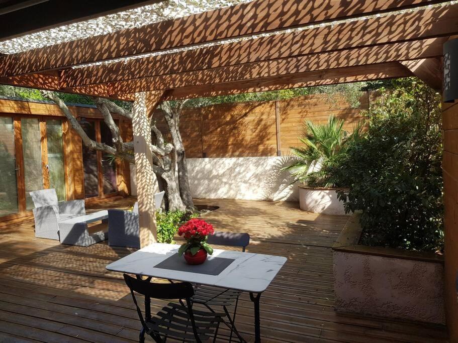 Studio Jacuzzi Prive A 8 Min A Pied De La Plage Apartment Ла Сиота Екстериор снимка