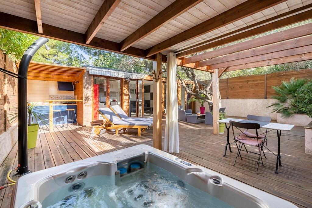 Studio Jacuzzi Prive A 8 Min A Pied De La Plage Apartment Ла Сиота Екстериор снимка